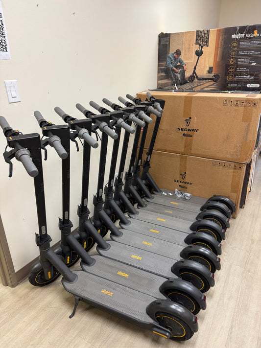 Segway Ninebot Max G30P Electric Scooter w/ 40 miles of Range (Pre-owned)