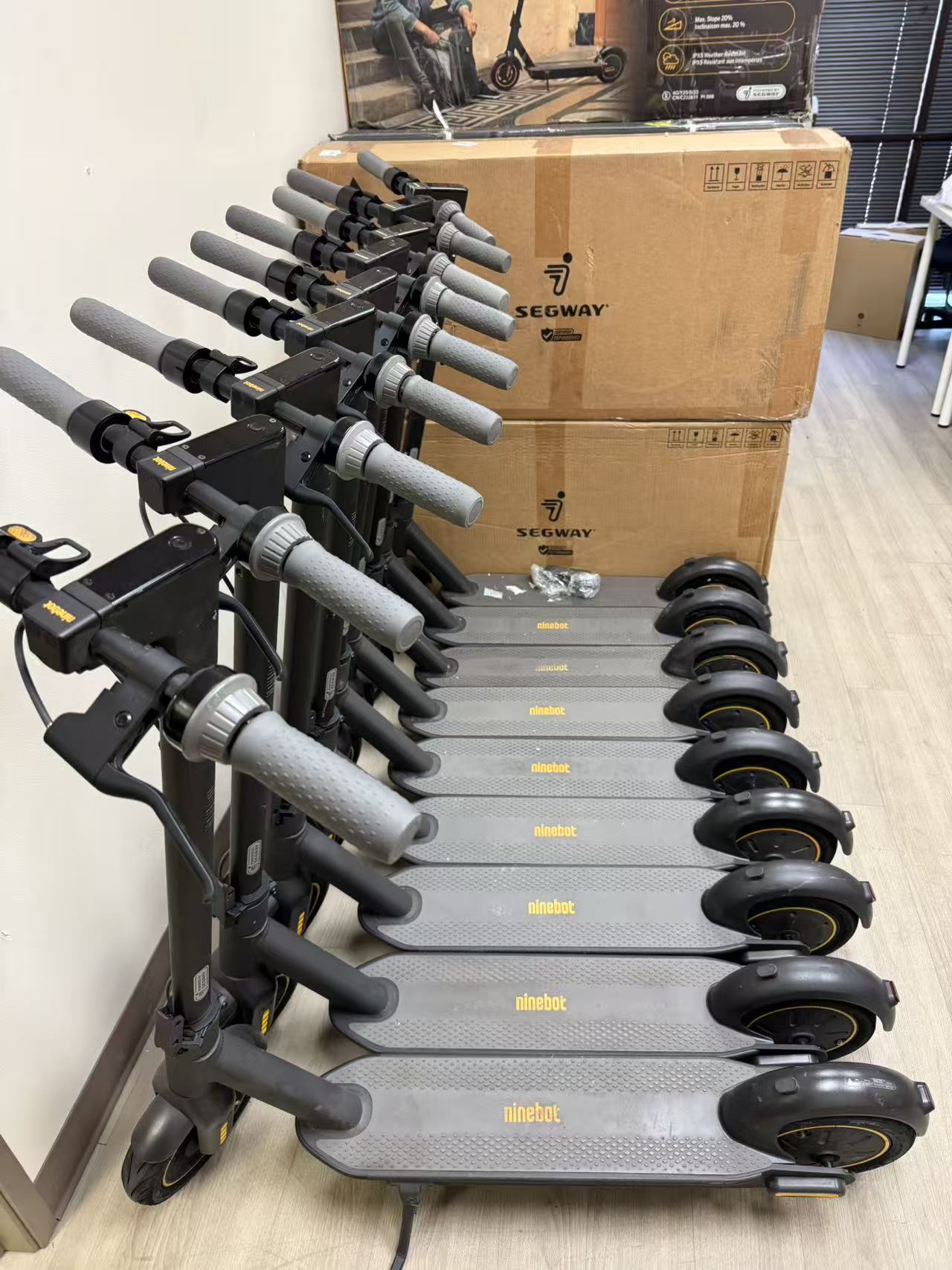 Segway Ninebot Max G30P Electric Scooter w/ 40 miles of Range (Pre-owned)